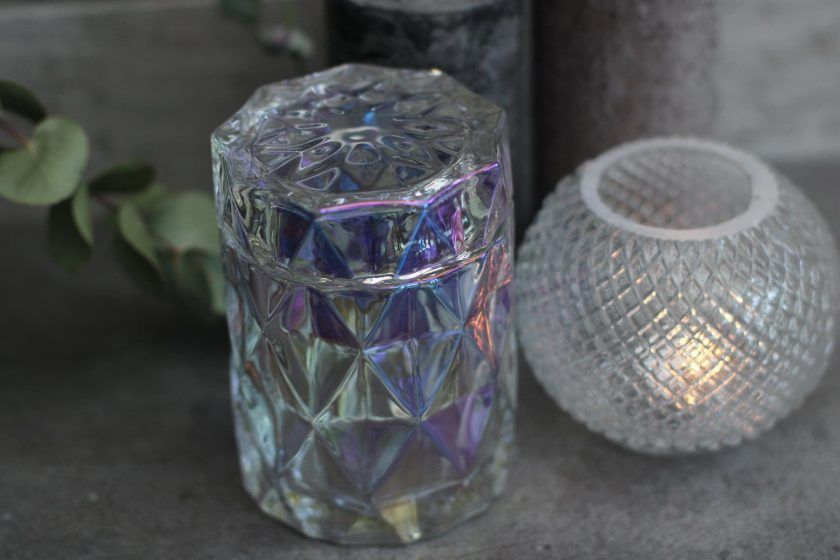Deluxe Pearlescent Geometric Design Candle