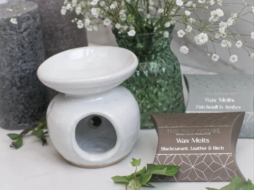 White Pottery Burner & Soy Wax Melts Gift Set